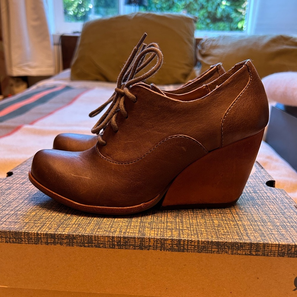 Korkease Oxford wedged heels